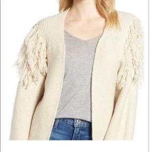 Hinge shoulder fringe sweater